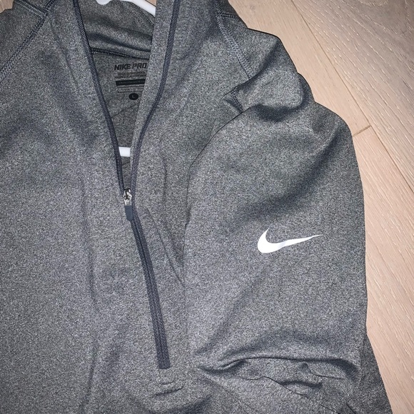 Nike pullover - Picture 2 of 2